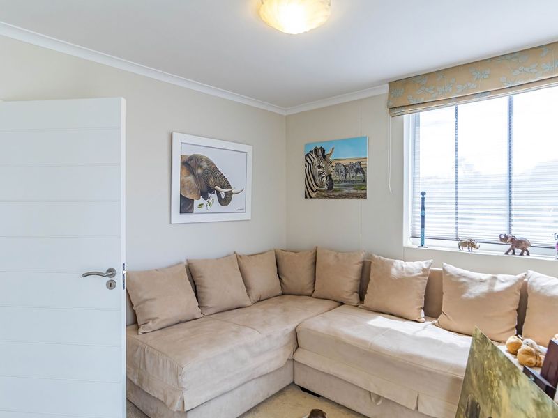 Furnished 3 bedroom apartment in Wavecrest , Strand - Photo 9