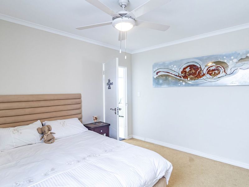 Furnished 3 bedroom apartment in Wavecrest , Strand - Photo 6