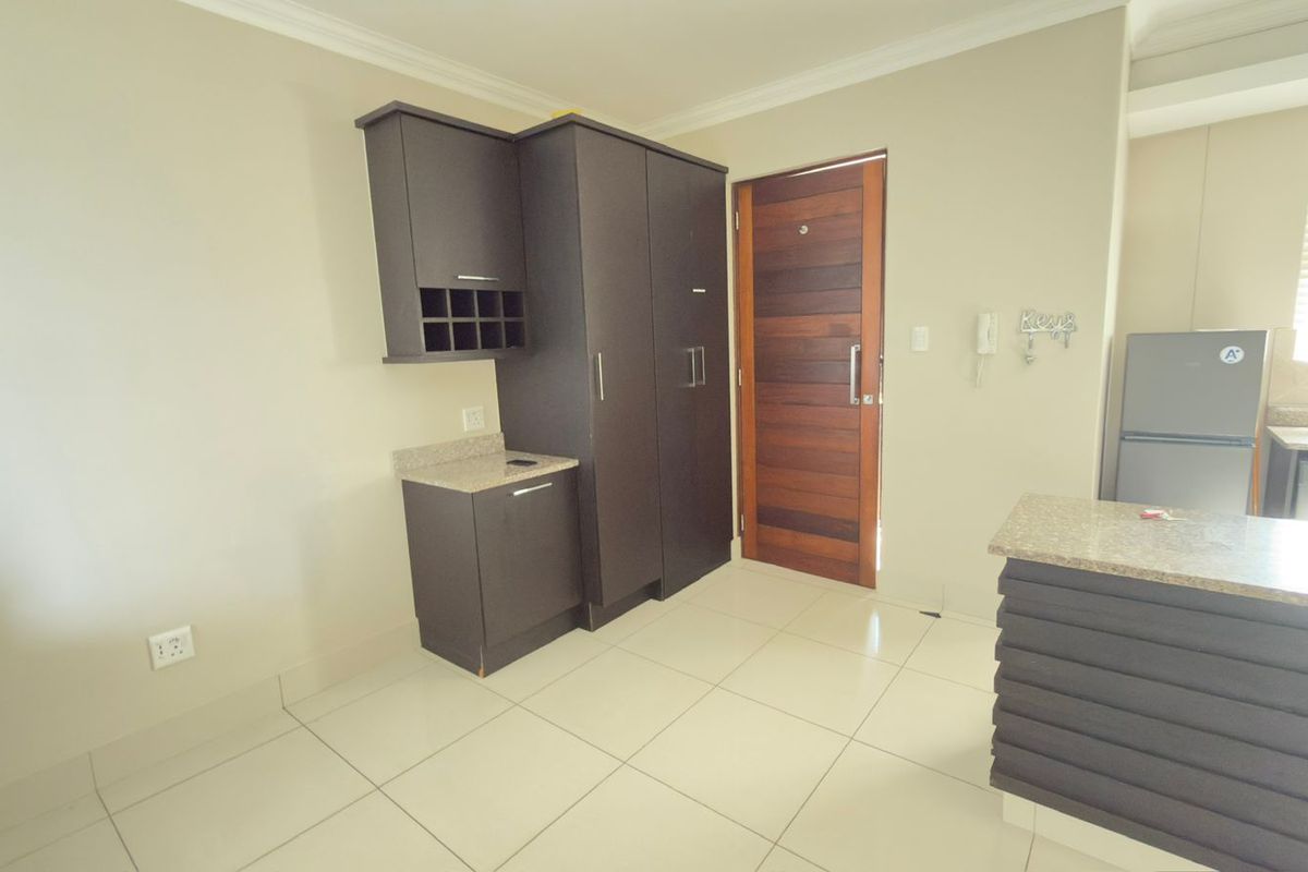 Furnished 2 Broom Apartment for rent in Umhlanga Ridge - Photo 2