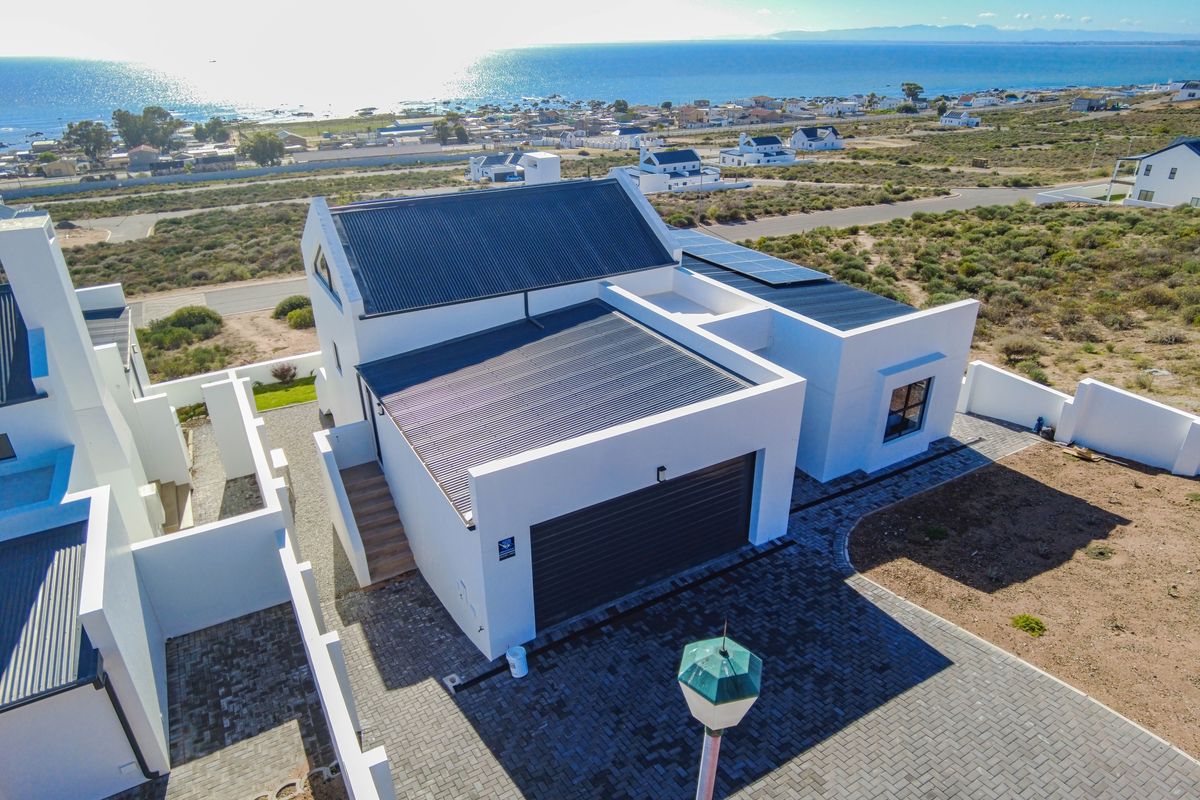 3 Bedroom Home located in the Stunning St Helena Views - Photo 3