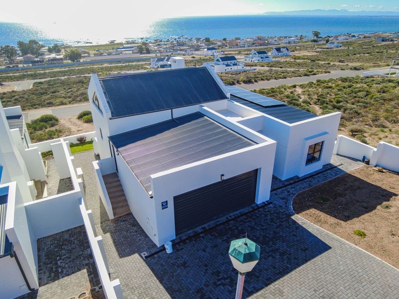 3 Bedroom Home located in the Stunning St Helena Views - Photo 3