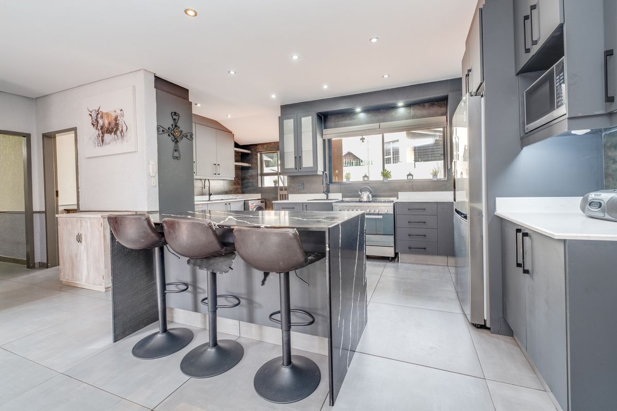 Versatile Family Home with Cottage, Entertainer’s Spaces & Income Potential - Photo 3
