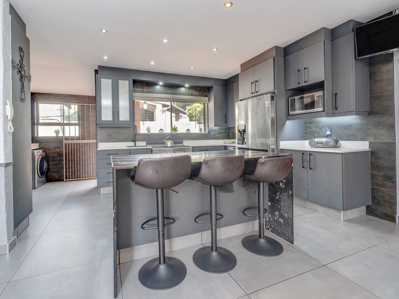 Versatile Family Home with Cottage, Entertainer’s Spaces & Income Potential - Photo 3