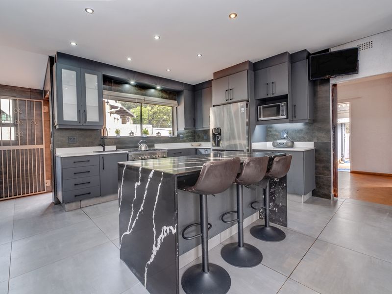 Versatile Family Home with Cottage, Entertainer’s Spaces & Income Potential - Photo 5