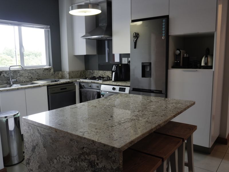 Beautiful & Spacious 2-Bedroom, 2-Bathroom Apartment - Photo 10