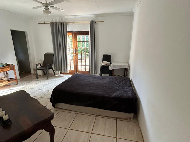 Spacious 2-Bedroom Flat for Rent - R6900 pm | Huge Pet-Friendly Yard Near Laerskool Broederstroom - Photo 2