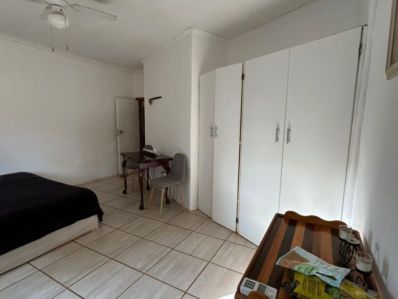 Spacious 2-Bedroom Flat for Rent - R6900 pm | Huge Pet-Friendly Yard Near Laerskool Broederstroom - Photo 4