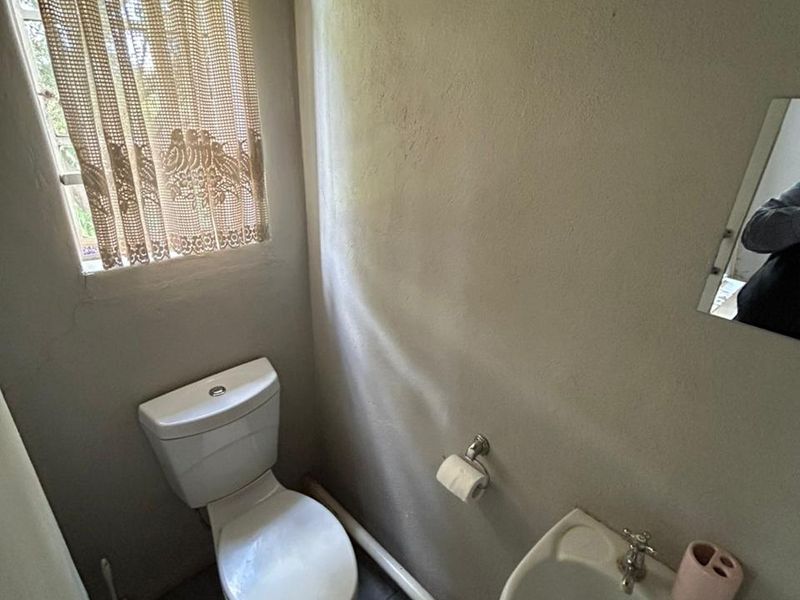 Spacious 2-Bedroom Flat for Rent - R6900 pm | Huge Pet-Friendly Yard Near Laerskool Broederstroom - Photo 10
