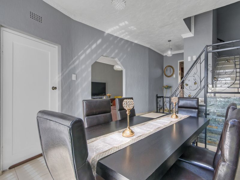 SOLD IN RECORD TIME....CHIC, SUNNY AND MOVE-IN-READY - YOUR DREAM TOWNHOUSE AWAITS!! - Photo 8