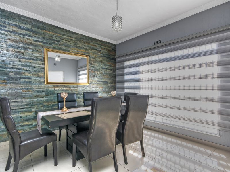 SOLD IN RECORD TIME....CHIC, SUNNY AND MOVE-IN-READY - YOUR DREAM TOWNHOUSE AWAITS!! - Photo 6