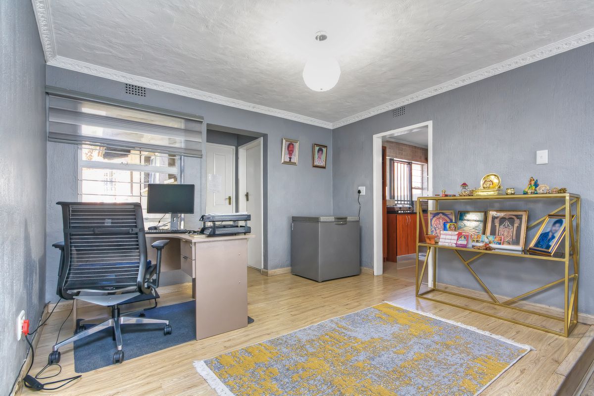 SOLD IN RECORD TIME....CHIC, SUNNY AND MOVE-IN-READY - YOUR DREAM TOWNHOUSE AWAITS!! - Photo 5