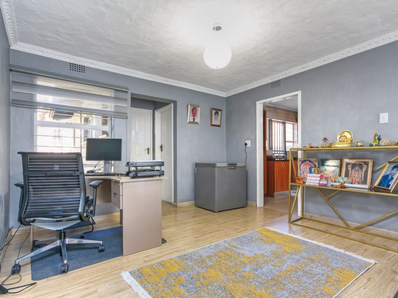 SOLD IN RECORD TIME....CHIC, SUNNY AND MOVE-IN-READY - YOUR DREAM TOWNHOUSE AWAITS!! - Photo 5