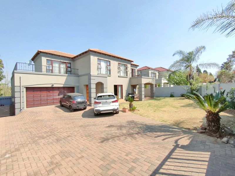 Prime Mulbarton Estate - Space, Security and Style Combined...! - Photo 2