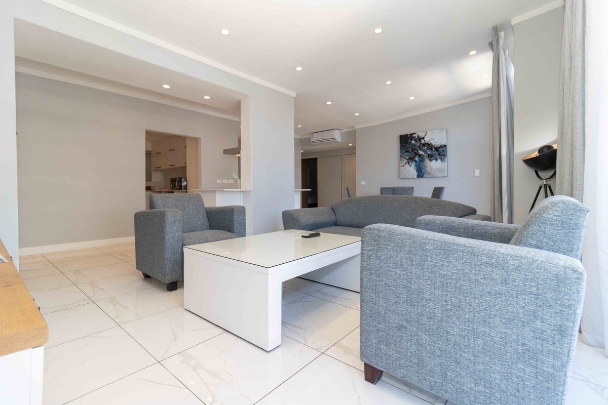 Two bedroom penthouse with proven rental returns in Foreshore - Photo 2
