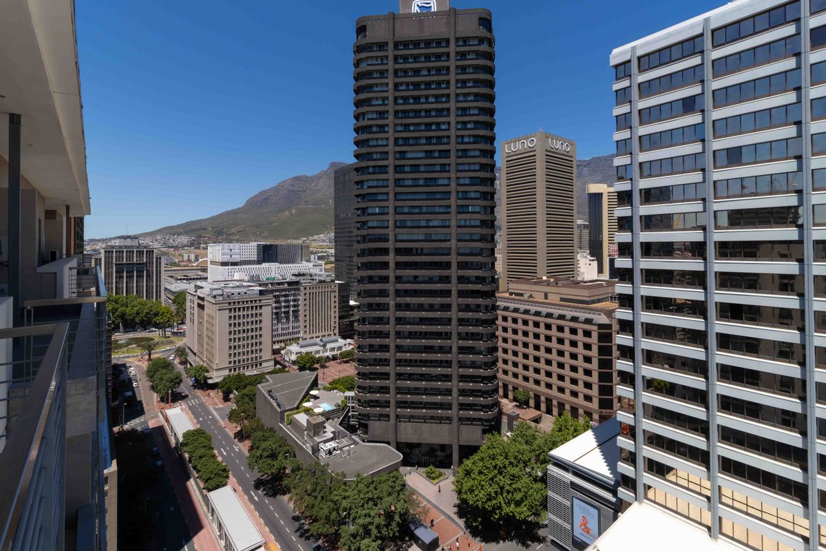 Two bedroom penthouse with proven rental returns in Foreshore - Photo 3