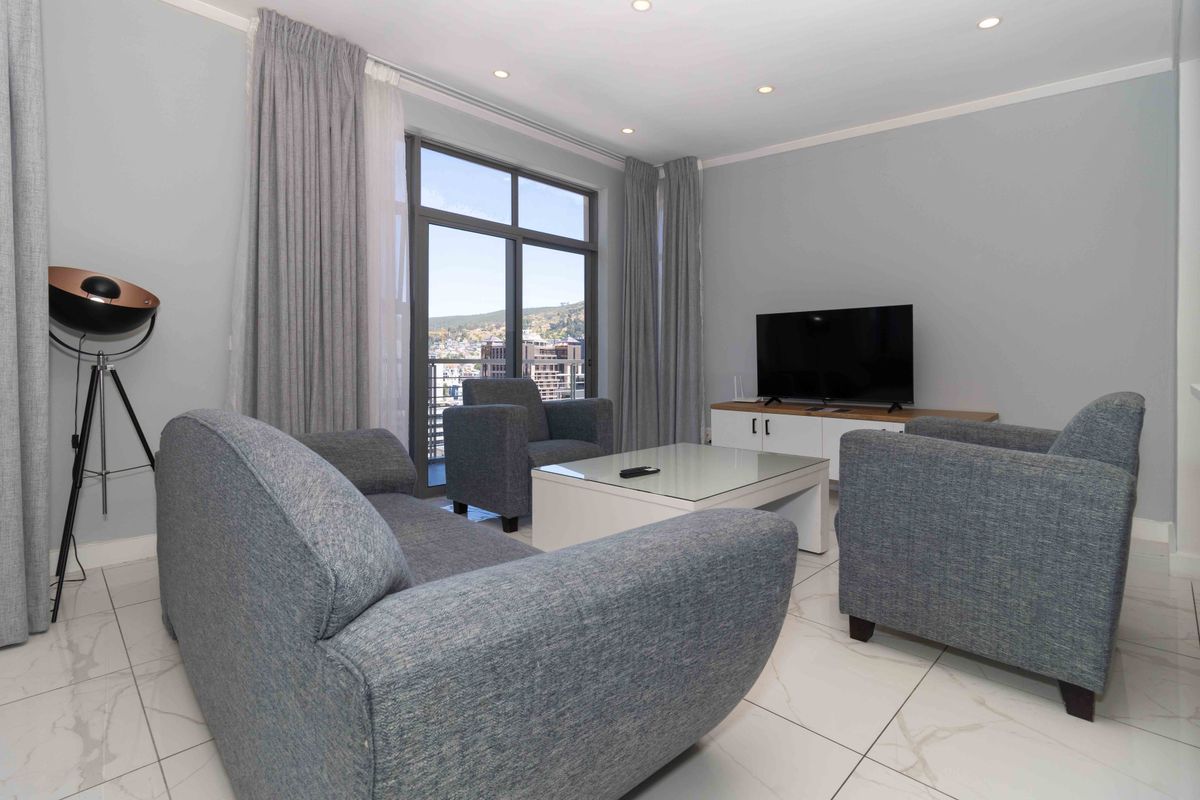 Two bedroom penthouse with proven rental returns in Foreshore - Photo 4