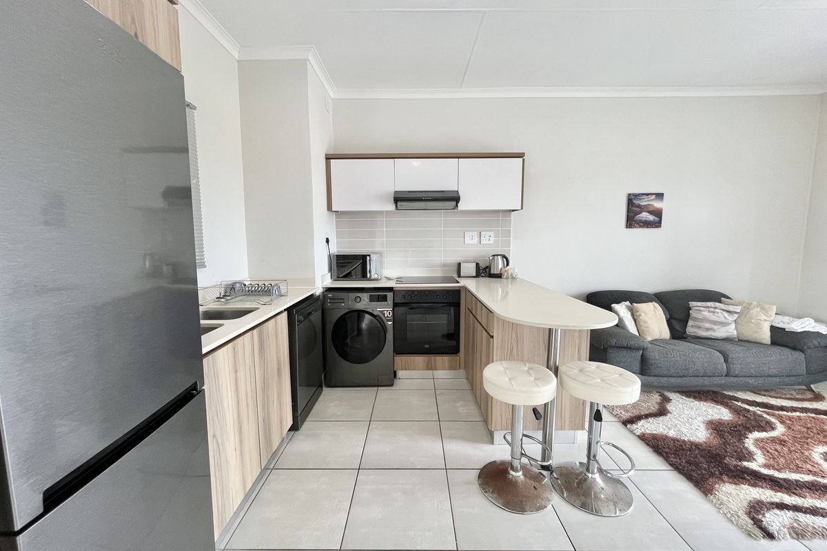 Fully Furnished 1-Bedroom Apartment with Beautiful Views in the Heart of Ballito! - Photo 2