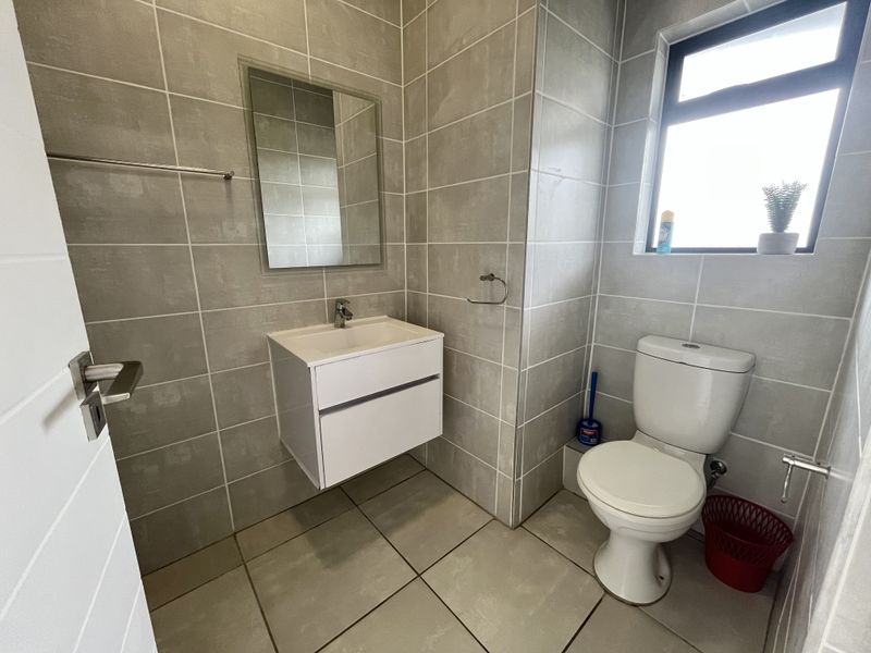 Fully Furnished 1-Bedroom Apartment with Beautiful Views in the Heart of Ballito! - Photo 9