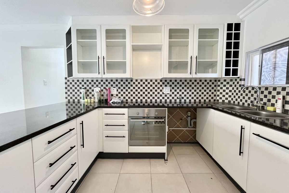 A Dreamy Coastal Escape | 3-Bedroom Unit Near Thompsons Bay Beach! - Photo 3