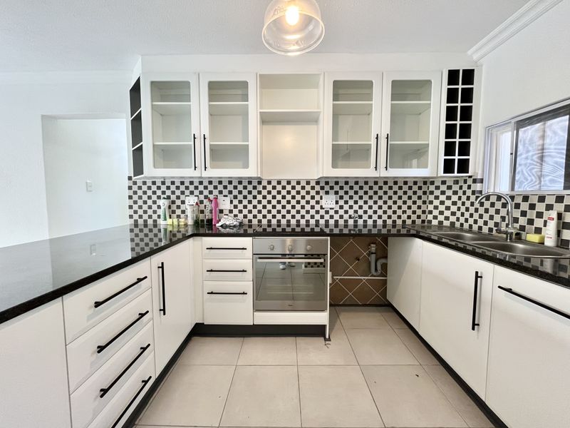 A Dreamy Coastal Escape | 3-Bedroom Unit Near Thompsons Bay Beach! - Photo 3