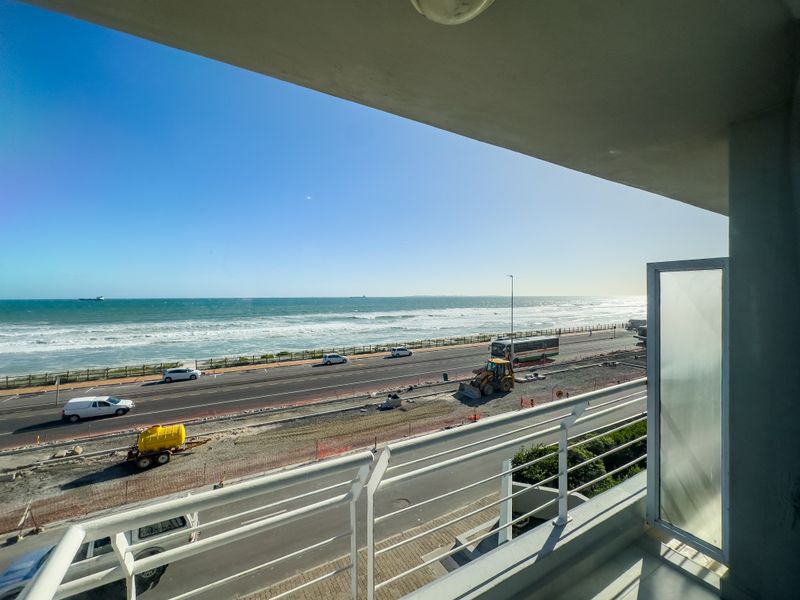 Stunning front-row apartment with breathtaking view - Photo 7