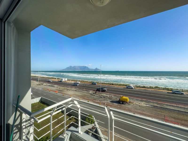 Stunning front-row apartment with breathtaking view - Photo 6
