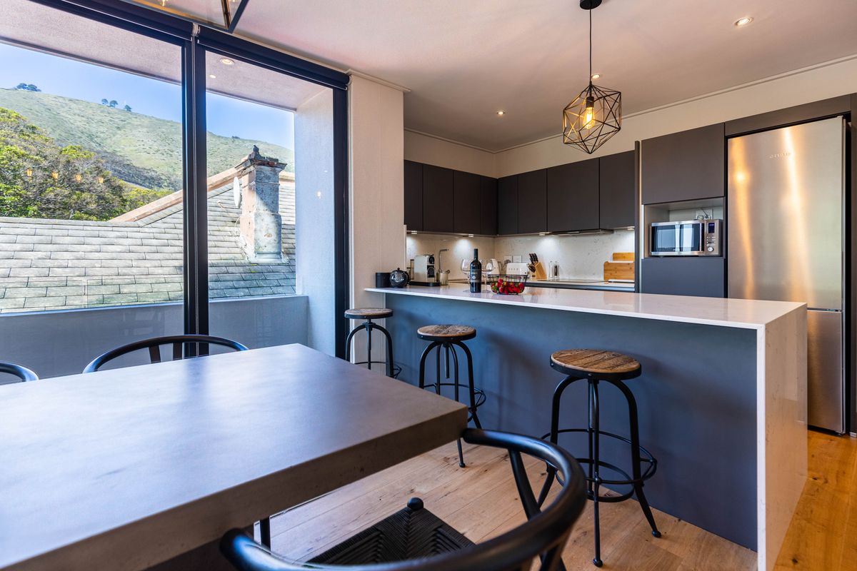 Stylish 2-Bedroom Apartment in Glengariff | Fully Furnished with modern Finishes & Mountain Views - Photo 4