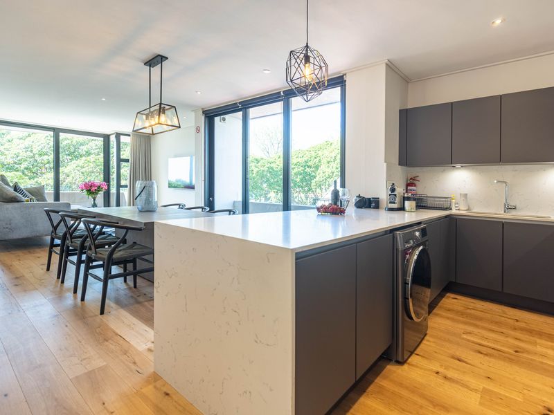 Stylish 2-Bedroom Apartment in Glengariff | Fully Furnished with modern Finishes & Mountain Views - Photo 5