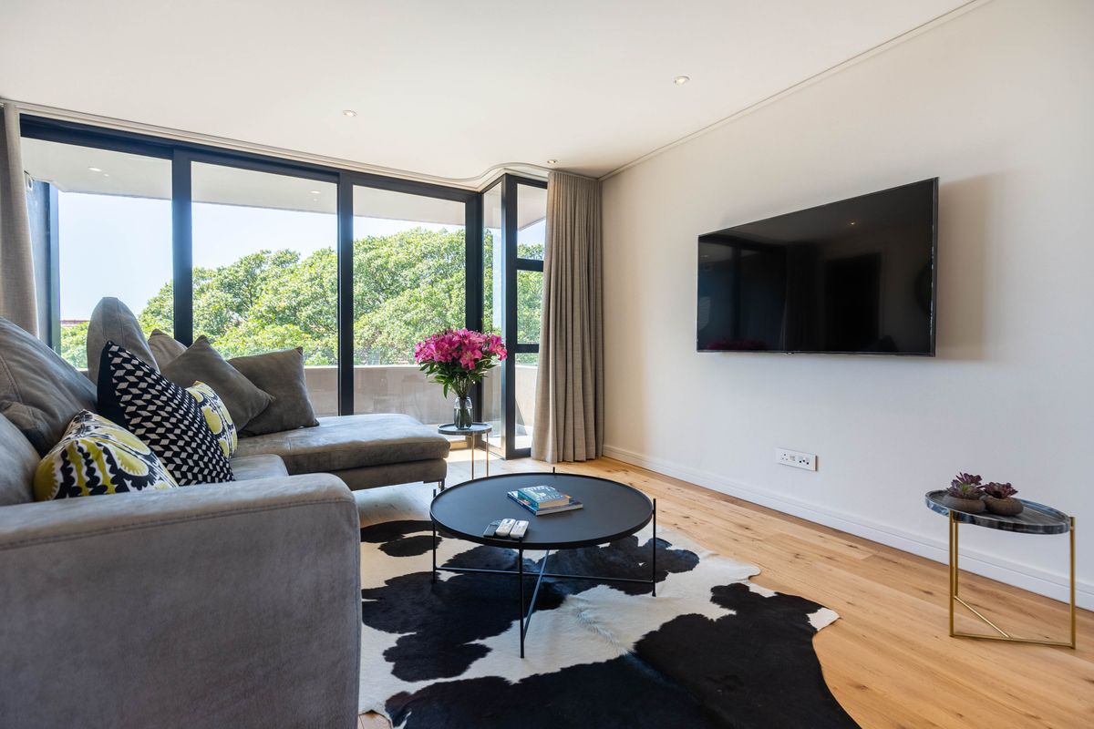 Stylish 2-Bedroom Apartment in Glengariff | Fully Furnished with modern Finishes & Mountain Views - Photo 2