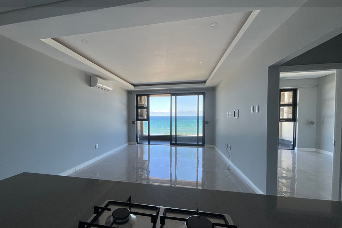 Modern Beachfront Apartment - Photo 2