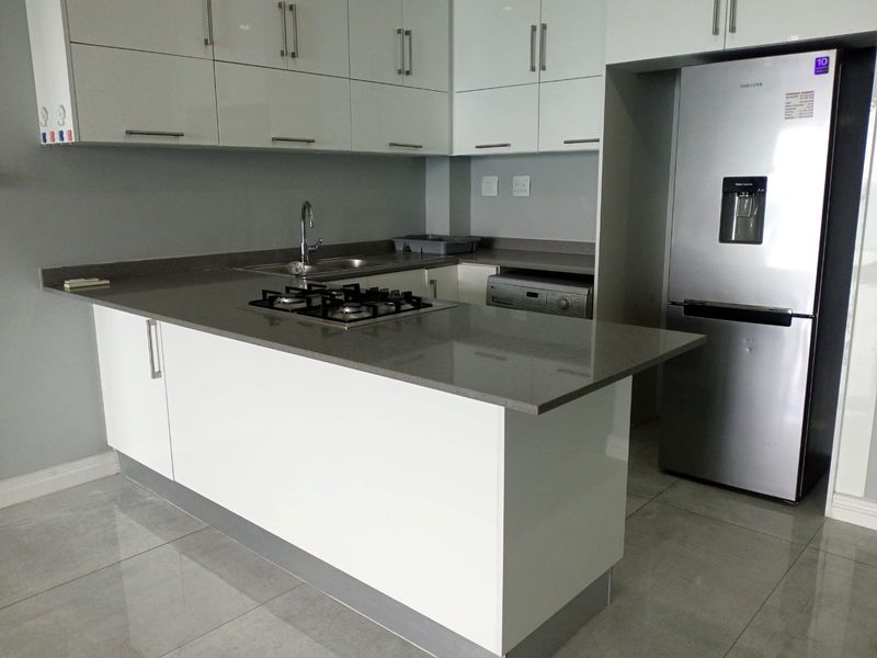 Modern Beachfront Apartment - Photo 4