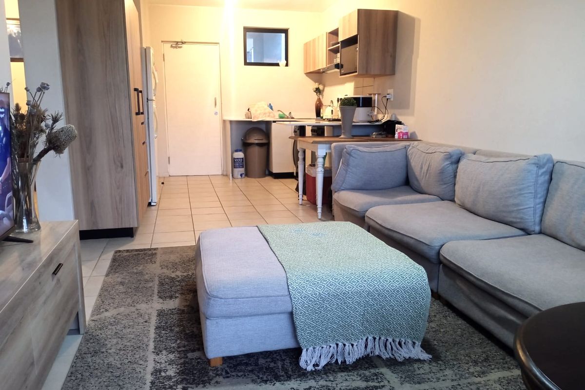 Modern 2 Bed Apartment - Photo 2