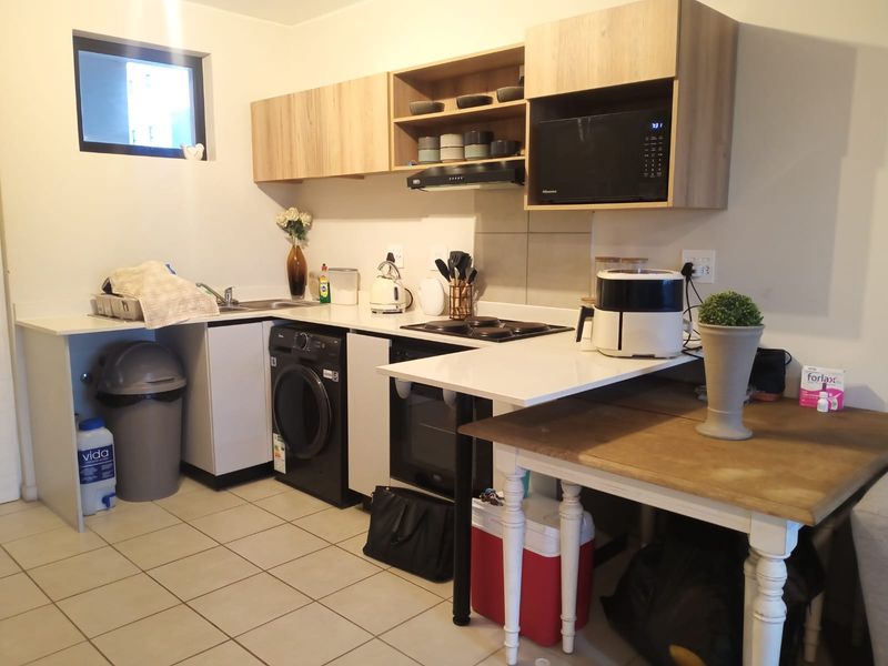 Modern 2 Bed Apartment - Photo 6