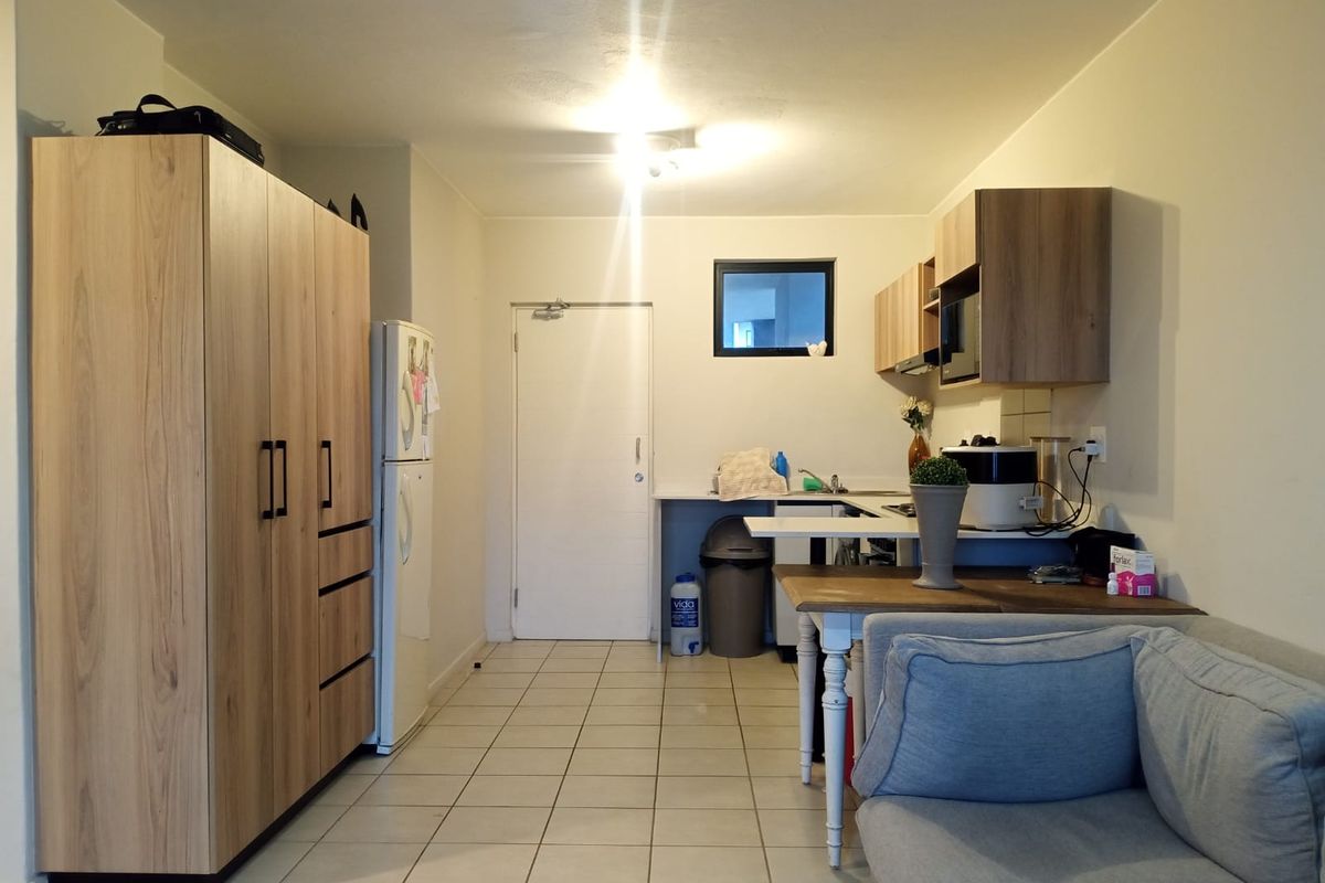 Modern 2 Bed Apartment - Photo 4