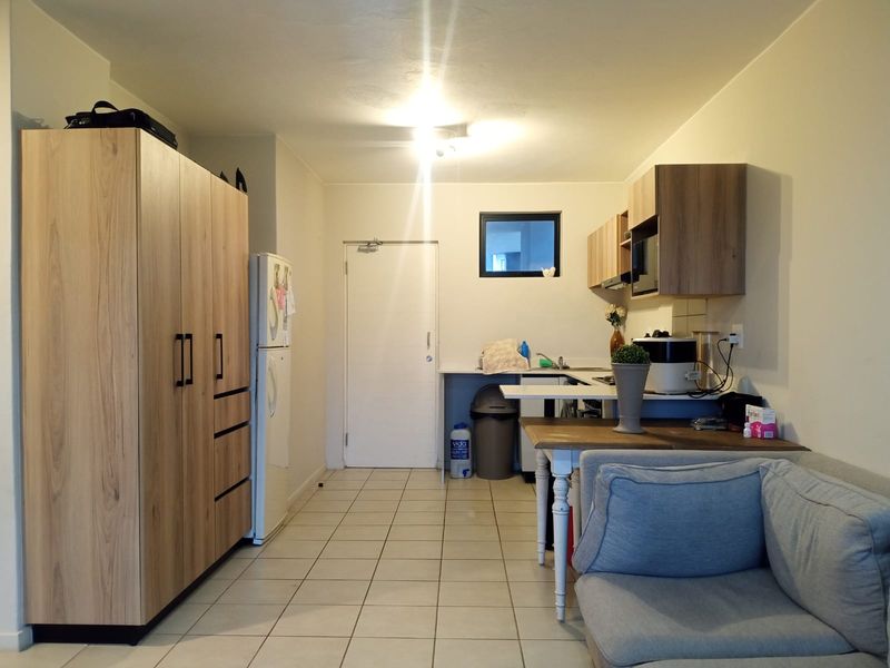 Modern 2 Bed Apartment - Photo 4
