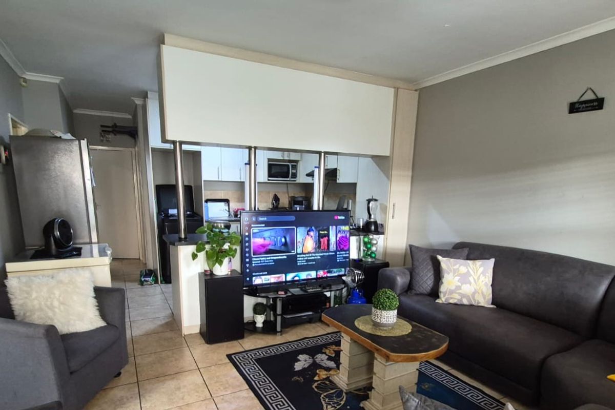 Cozy 3-Bedroom Home with Indoor Braai – Perfect for Family Living - Photo 3