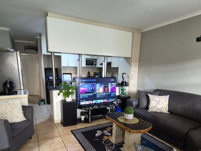 Cozy 3-Bedroom Home with Indoor Braai – Perfect for Family Living - Photo 3