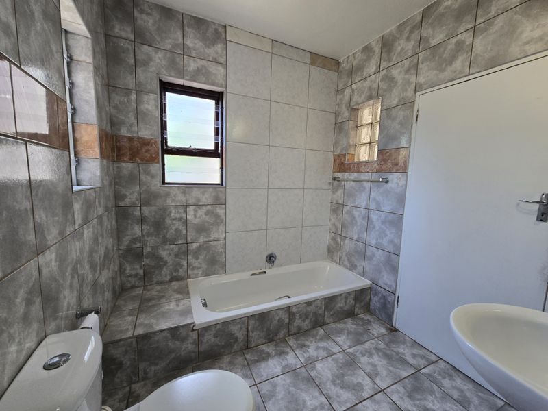 Spacious cottage TO LET in Shakas Rock - Photo 9