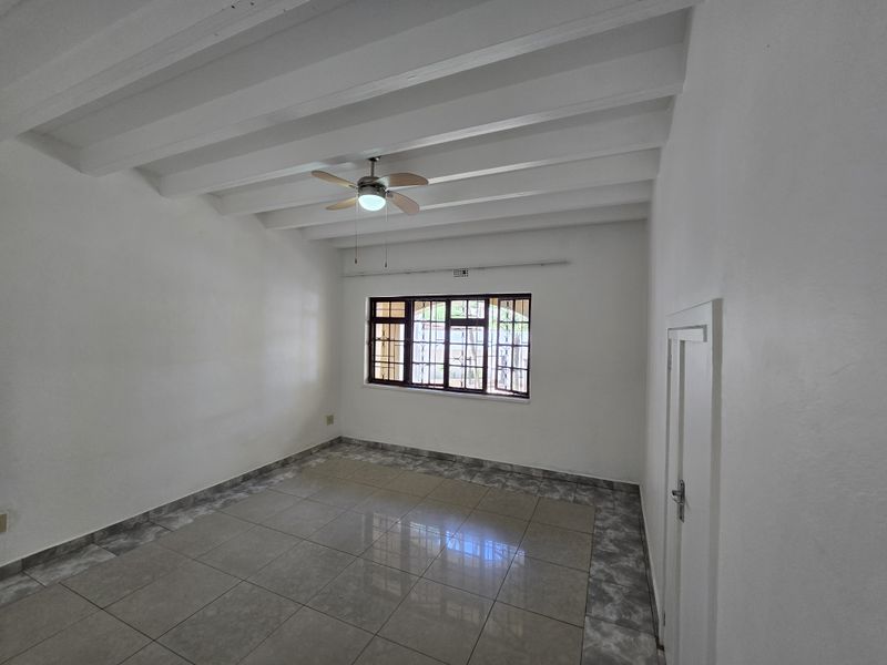 Spacious cottage TO LET in Shakas Rock - Photo 8