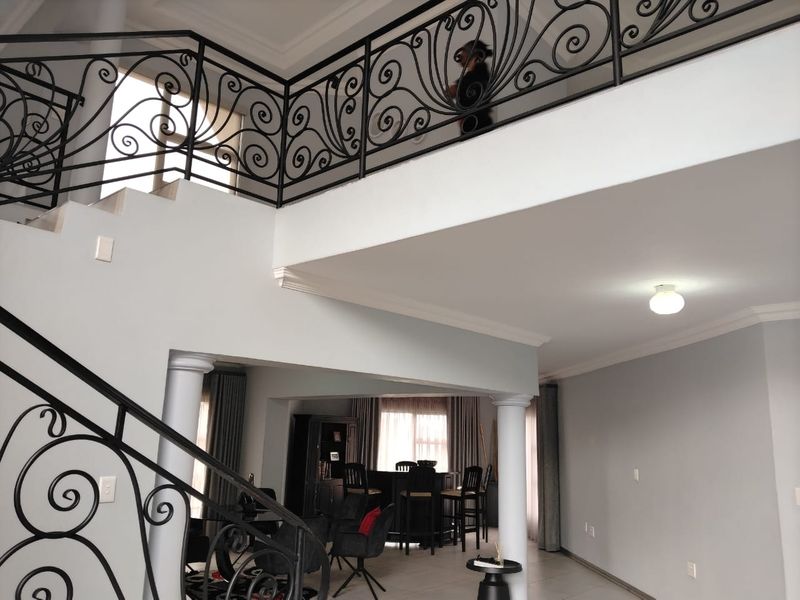 4 Bedroom house for sale in Helderwyk Estate - Photo 2