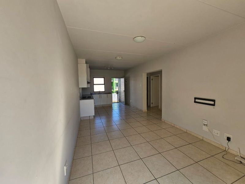 Modern Top Floor Apartment in Secure Complex for RENTAL! - Photo 6