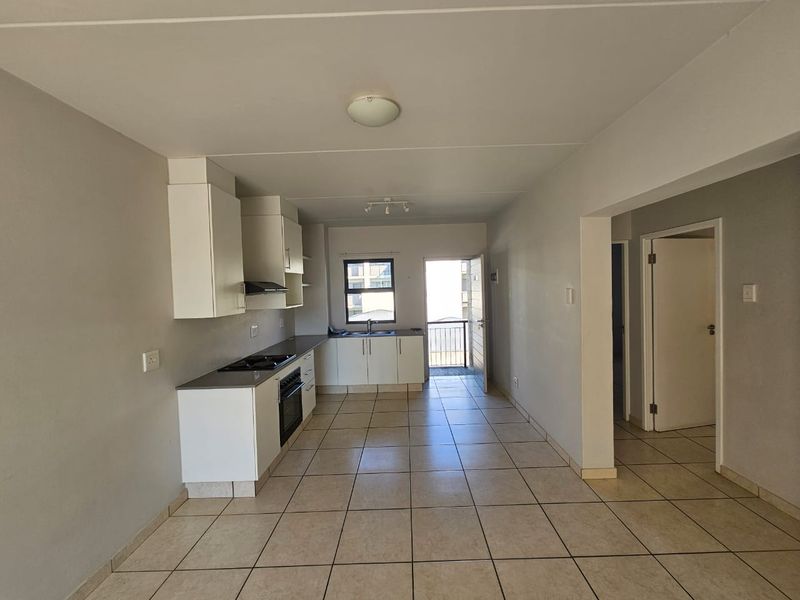 Modern Top Floor Apartment in Secure Complex for RENTAL! - Photo 7