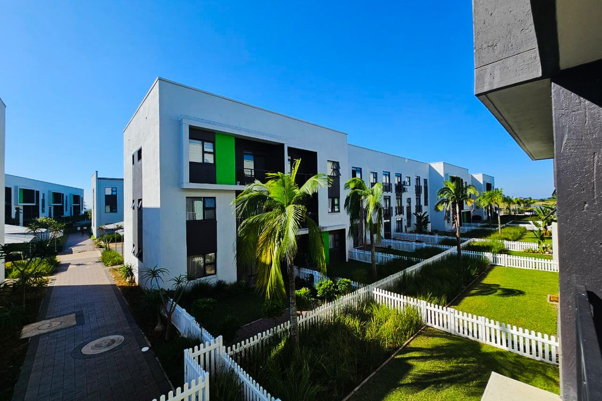 Modern Top Floor Apartment in Secure Complex for RENTAL! - Photo 2