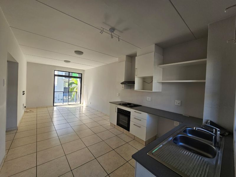 Modern Top Floor Apartment in Secure Complex for RENTAL! - Photo 4