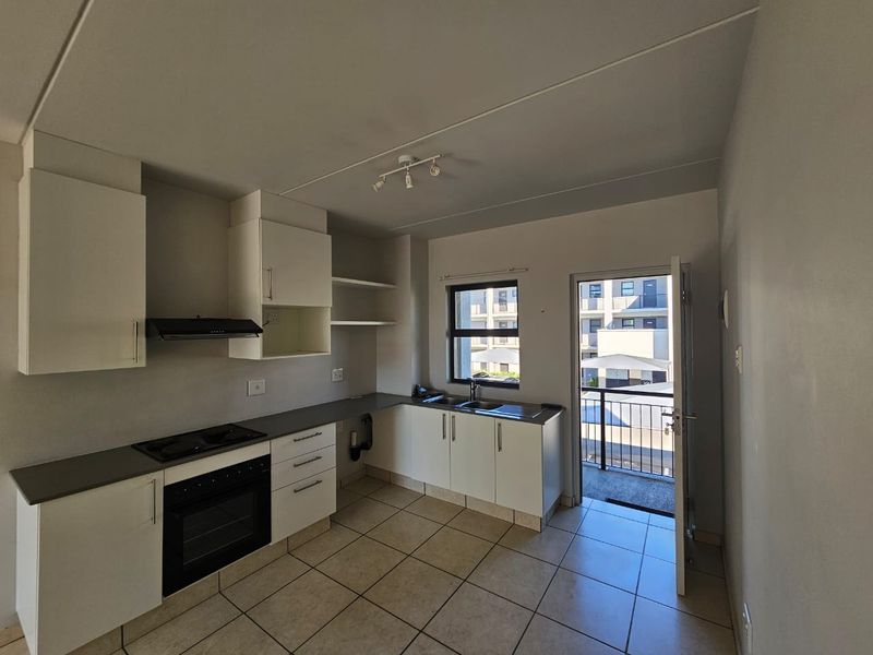 Modern Top Floor Apartment in Secure Complex for RENTAL! - Photo 3