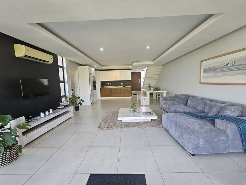 Modern 3 bedroom townhouse for RENT in Zimbali Estate. - Photo 5