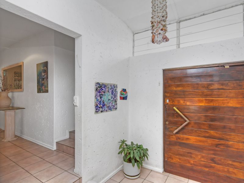 CONTEMPORARY FAMILYHOME HAS A LOT TO OFFER WITHIN SECURE BOOMED- GATED ENCLAVED!! - Photo 5