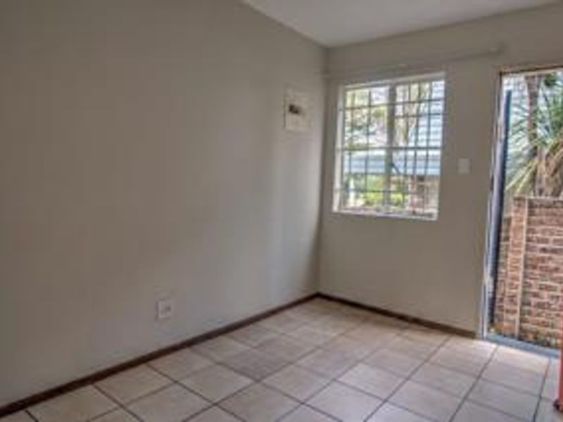 Big Garden, Secure Living – Duplex Gem! - Photo 6