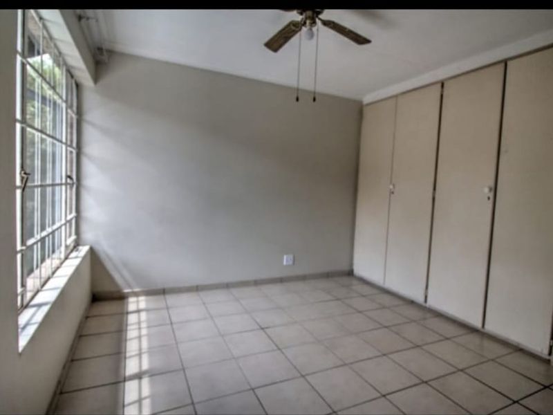 Big Garden, Secure Living – Duplex Gem! - Photo 7