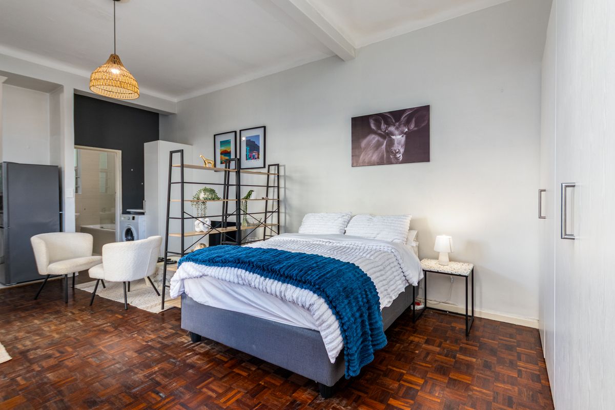 Intimate Fully Furnished Studio Apartment For Rent In Sea Point - Photo 3